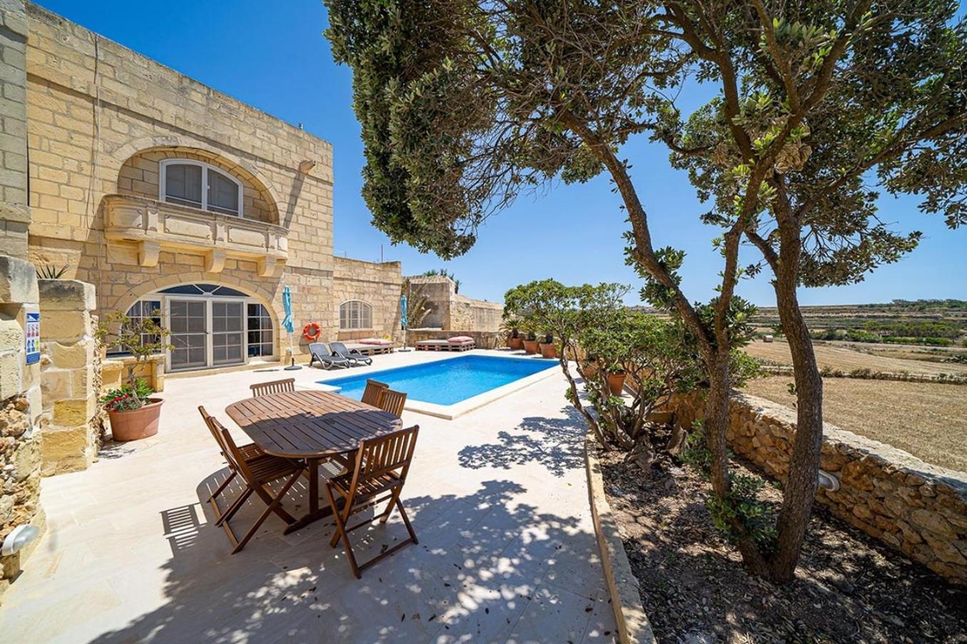 Ta' Lonza Farmhouse * Għarb